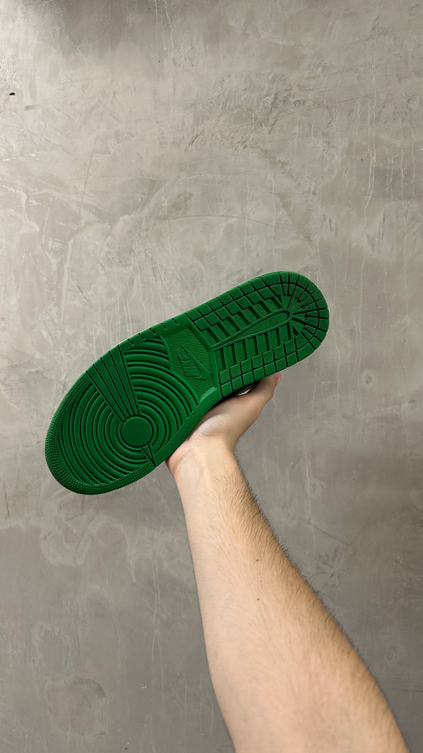 Jordan 1 Low “Lucky Green” - Comonuevo