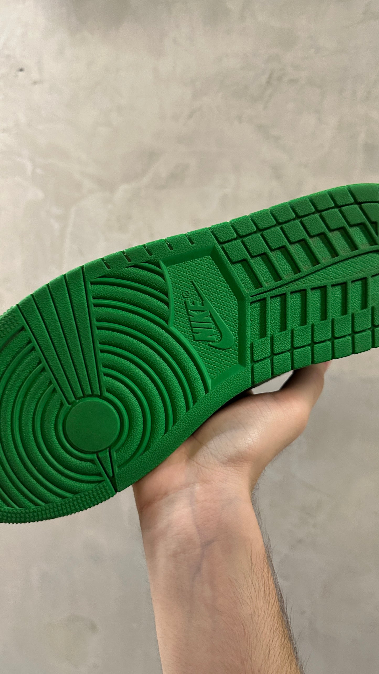 Jordan 1 Low “Lucky Green” - Comonuevo