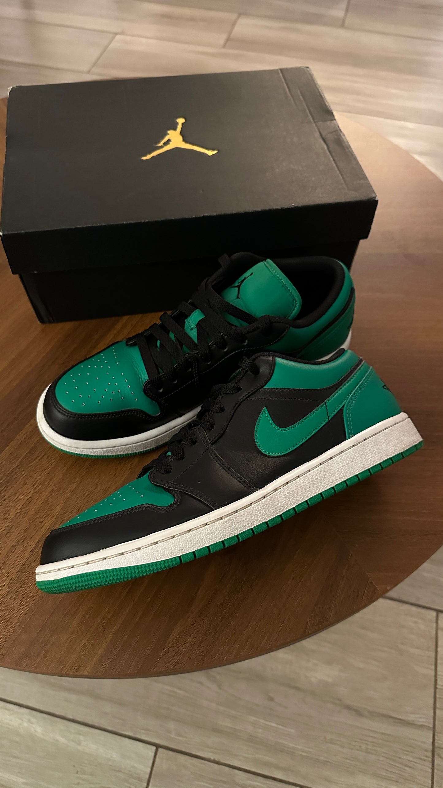 JORDAN 1 LOW “LUCKY GREEN”